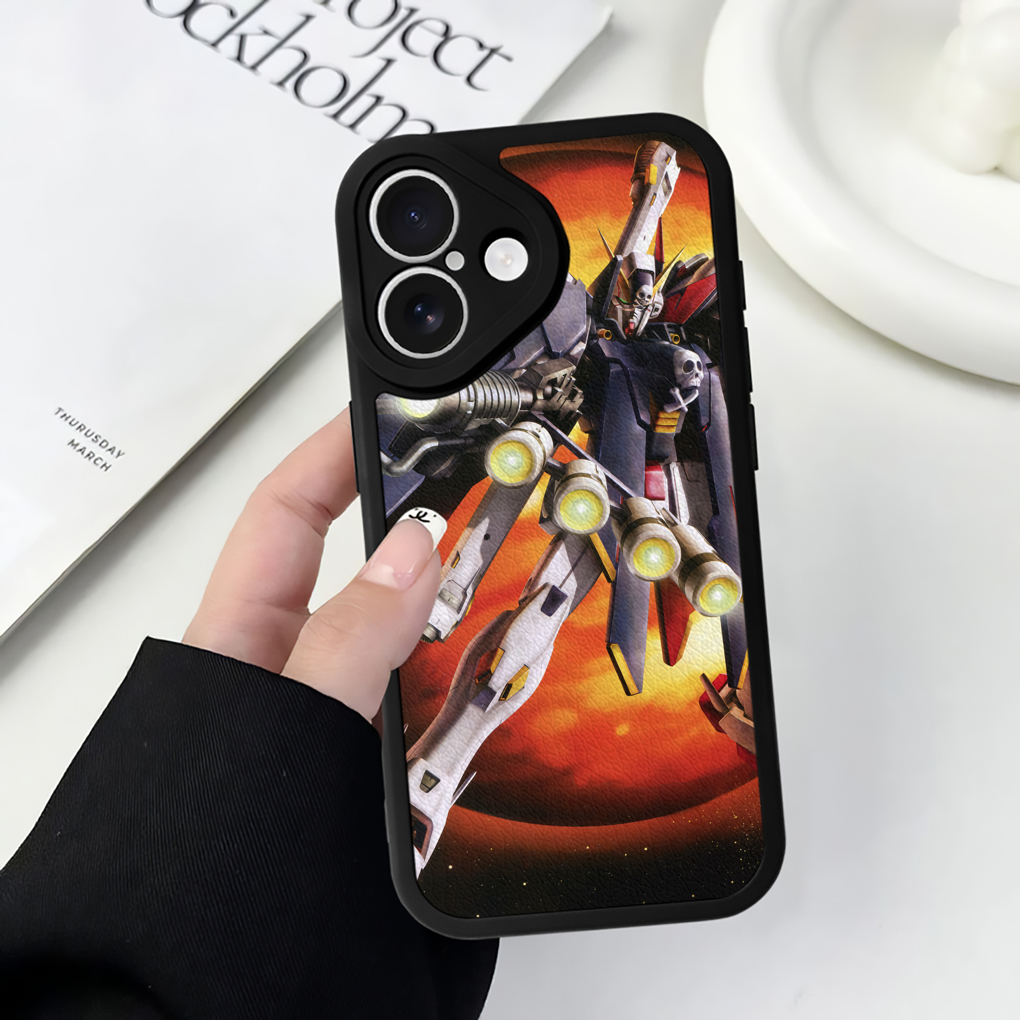（画像用） 機動戦士ガンダム Mobile Suit Gundam 【iPhone 16シリーズ対応】シリコンスマホケース（レザー調） 材質：シリコン